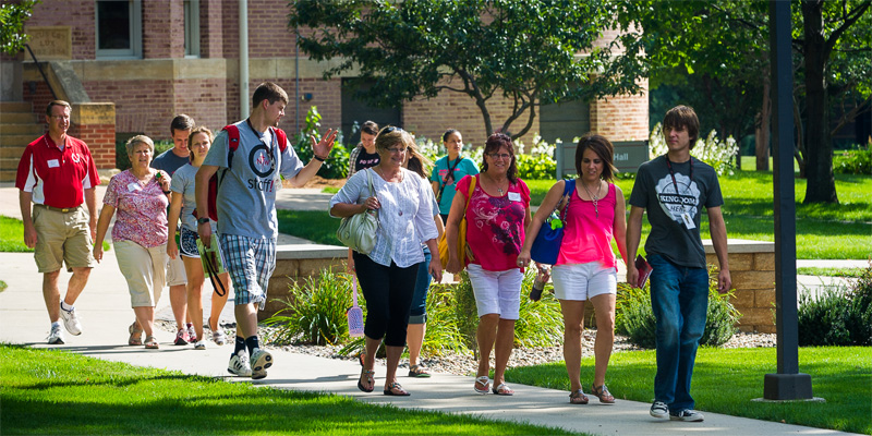 Students on a campus tour at Northwestern College