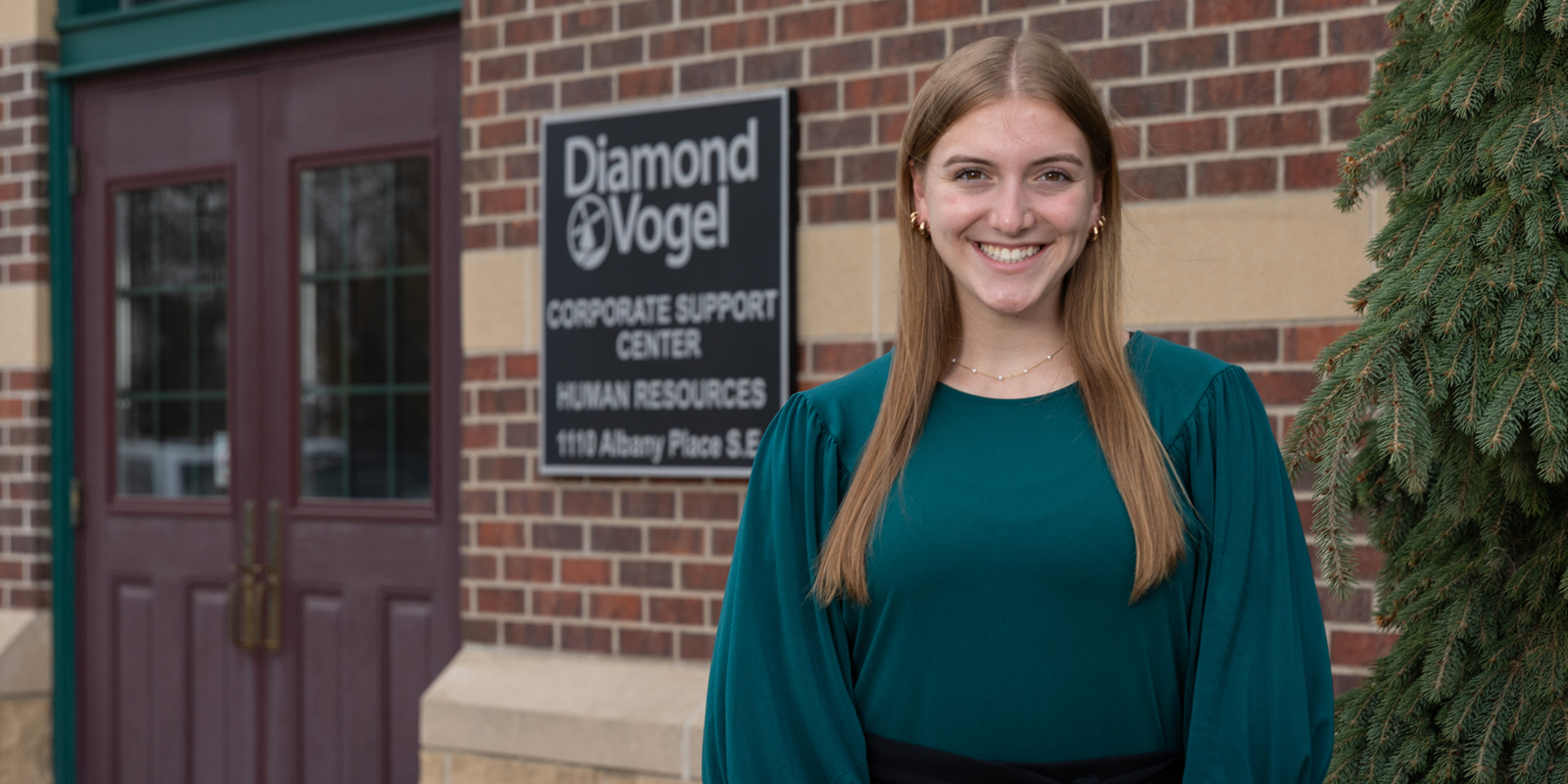 A business student interning with Diamond Vogel